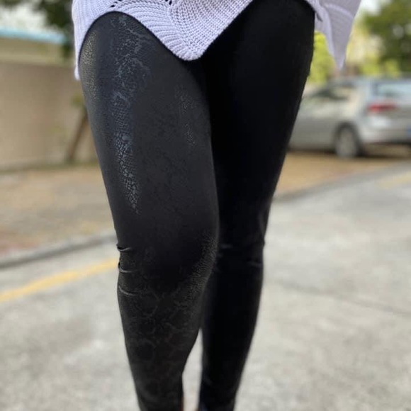Brand New Black Snakeskin Leggings - Picture 1 of 2
